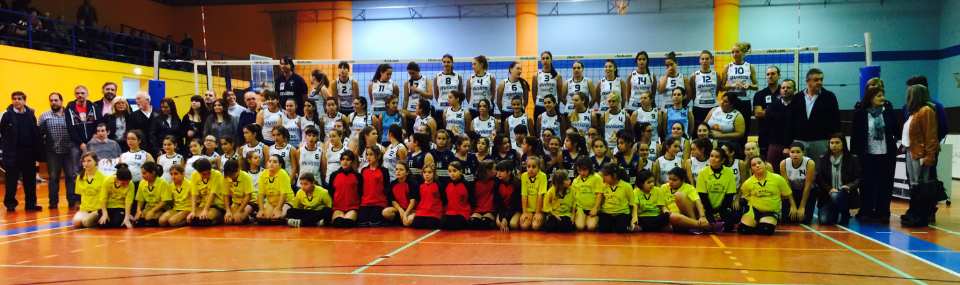Equipo femenino de niñas y adolescentes de Volley